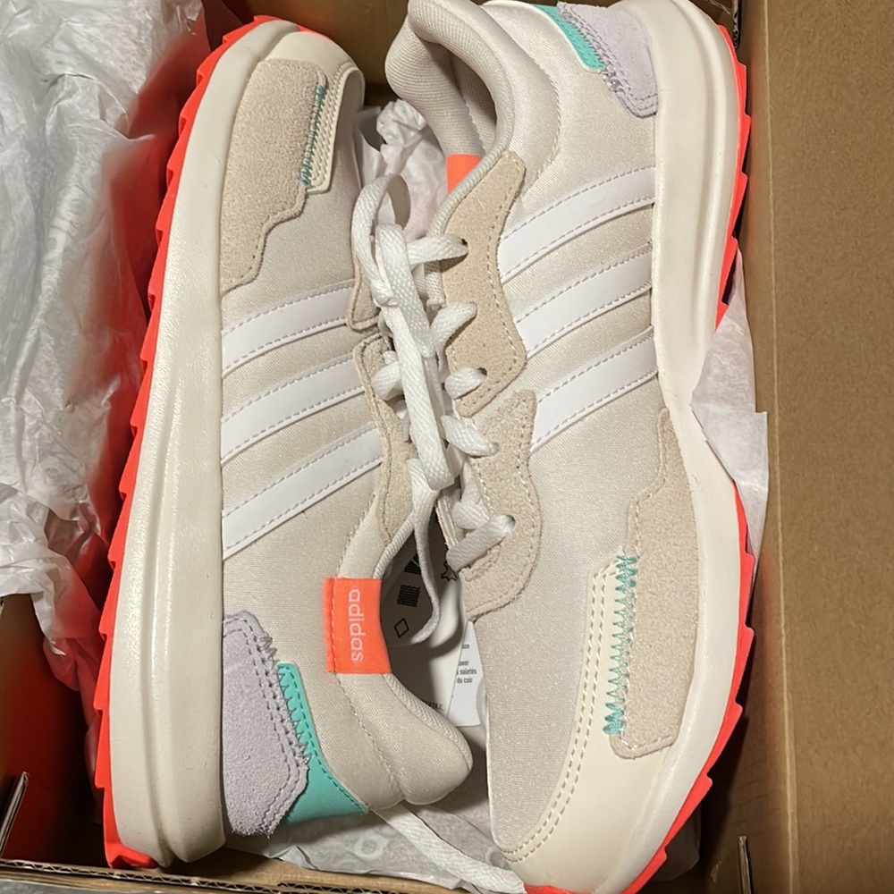 FINAL MARKDOWN Adidas very comfortable ortholite sneaker. Beautiful color way